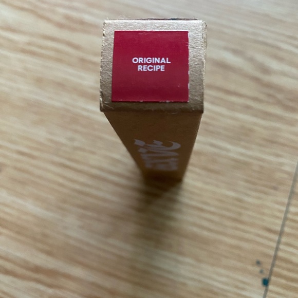 NIB - GXVE BY GWEN STEFANI
I’m Still Here Longwear for lips - Picture 5 of 13